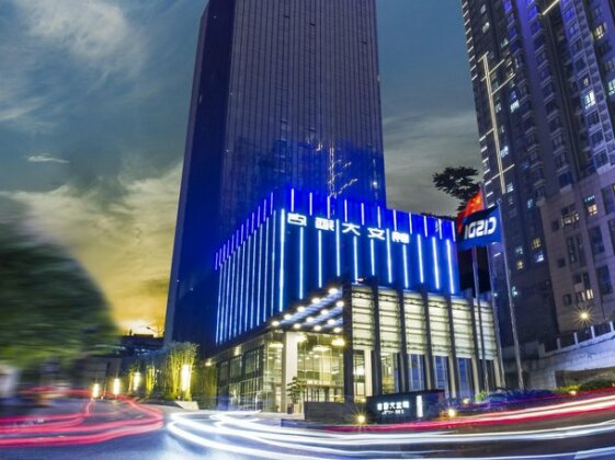 C Plaza Hotel - Photo4