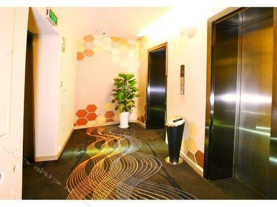 Honeycomb Hotel - Photo4