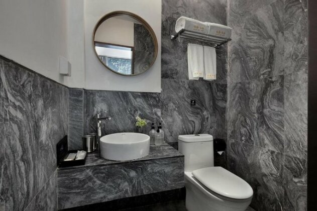 New Art Hotel - Photo2