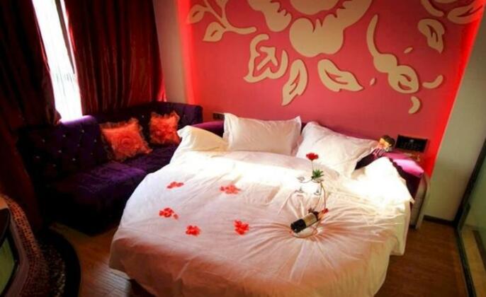 Rose Theme Hotel - Photo2