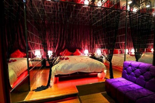 Rose Theme Hotel - Photo5