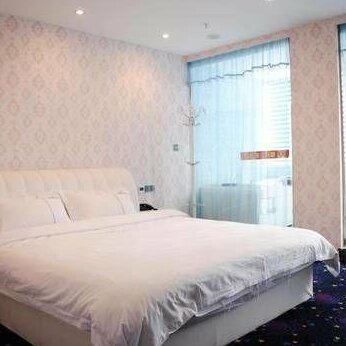 Wisteria Hotel - Photo2