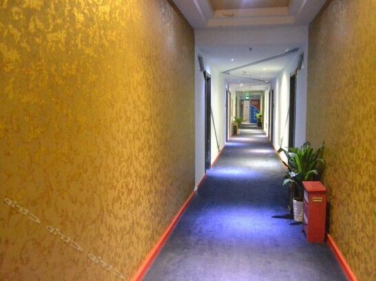 520 Themed Hotel - Photo2