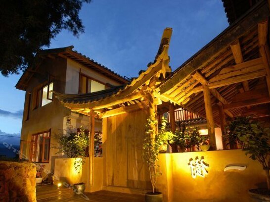 Shaxi Yishu Inn