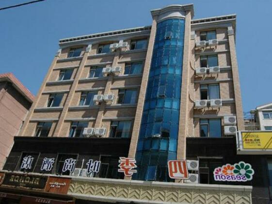 Dalian Seasons Urban Theme Hotel