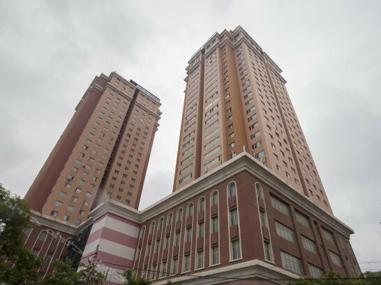 Dalian Yinzuan Gongyushi Hotel