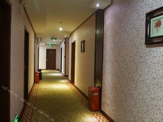 Eight Points Eight Hotel - Photo2