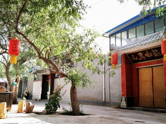 Dunhuang Mountian Spring Hostel - Photo2