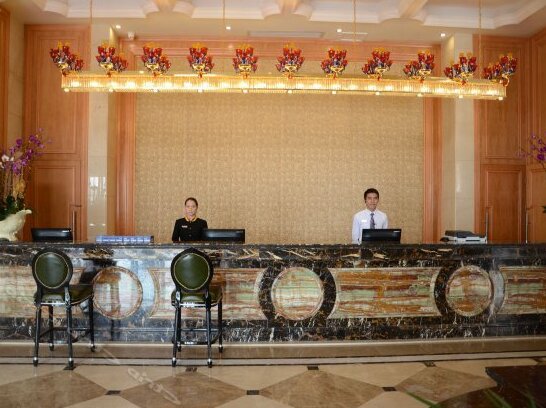 Gauteng International Hotel Dongxing - Photo2