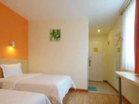 7 Days Inn Fenghuang Branch - Photo4