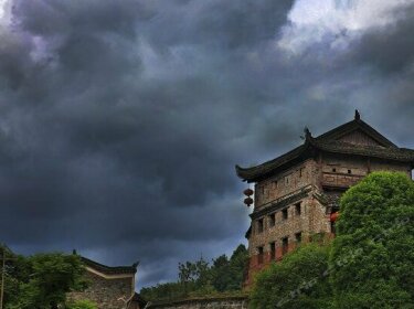 Fenghuang Cloud Inn