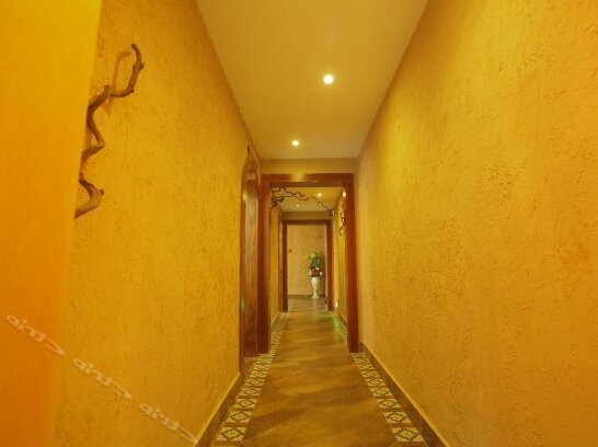 Fenghuang Sixiangjia Hotel - Photo2