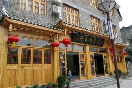 Fenghuang Yilu Yangguangyuan Inn