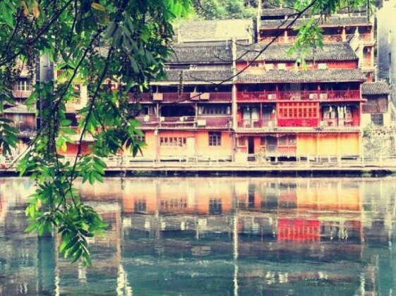 Fenghuang Zixuange Inn