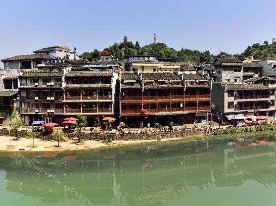 Fengxiang Jiangbianlou Inn