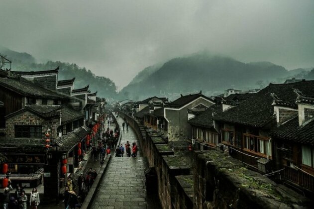 If You are Here - Fenghuang - Photo2