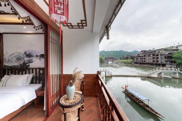 Oriental Fenghuang Shuiyun Yaju Guesthouse - Photo3