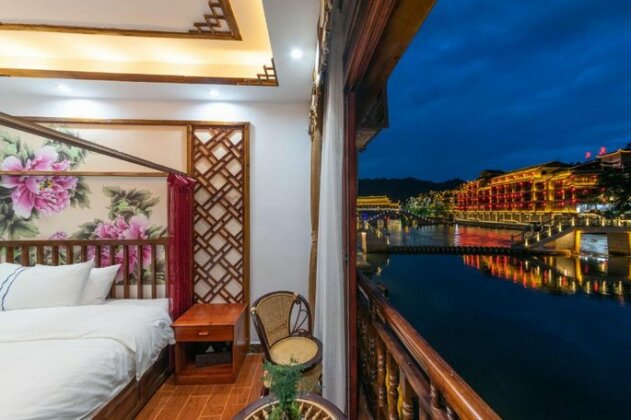 Oriental Fenghuang Shuiyun Yaju Guesthouse - Photo4