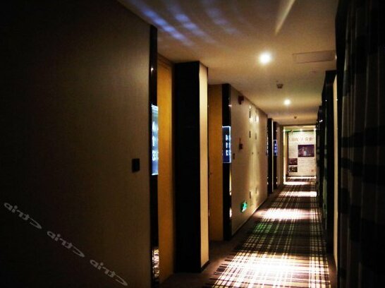 V Hotel Ganzhou - Photo2