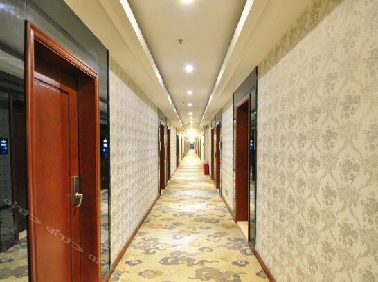 Chenlong 168 Hotel - Photo4