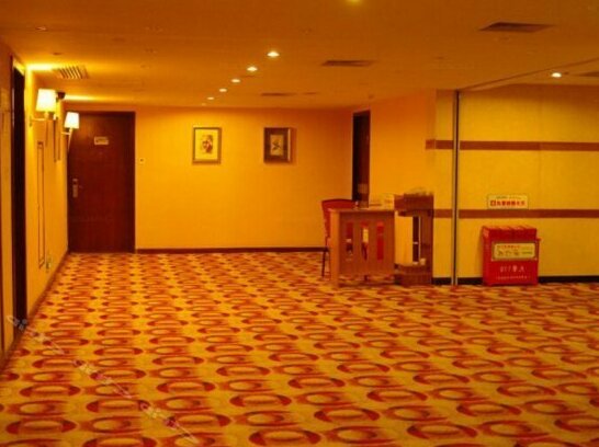 Triumphal Holiday Hotel - Photo4