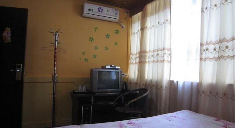 8 Rooms Guest House - Photo3