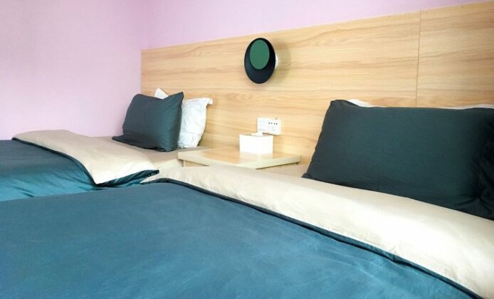 8 Spaces - Photo2