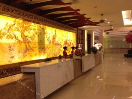 Gold Phoenix Hotel - Photo2