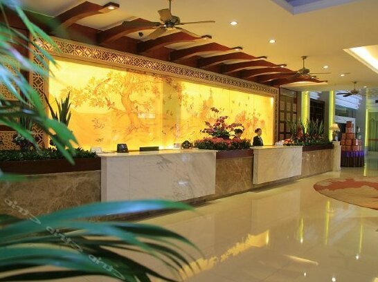 Gold Phoenix Hotel - Photo4