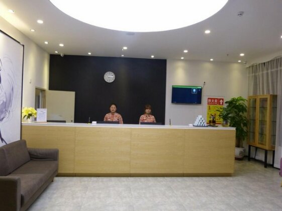 7 Days Premium Delingha Center Square - Photo3
