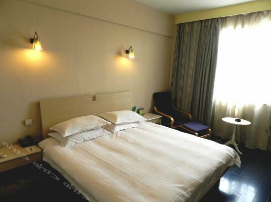 Holiday Star Airport Hotel - Photo3