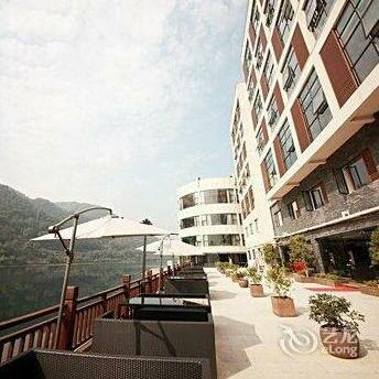Jingjiang Holiday Inn