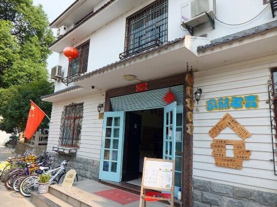 Spring Flower Hostel & Cafe