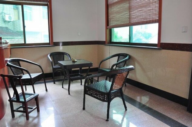 Tonglu Longyinju Hostel - Photo4
