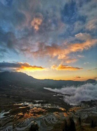 Beyond The Cloud - Photo2