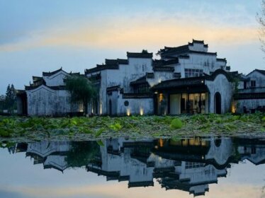 Huanghsan SU House