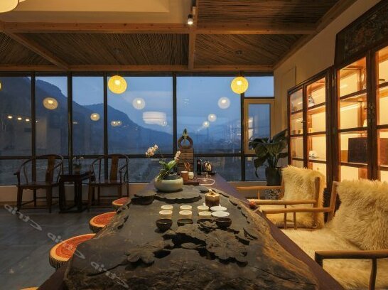 Qishe Hostel - Photo4