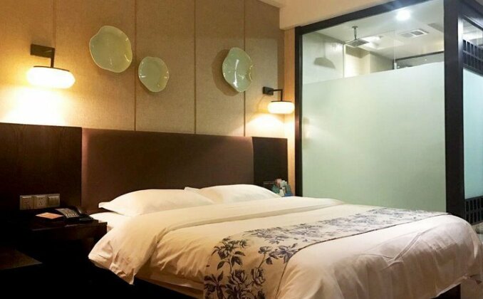 Crystal Pudi Hotel - Photo2