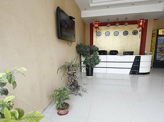 0537 Holiday Express Hotel - Photo2