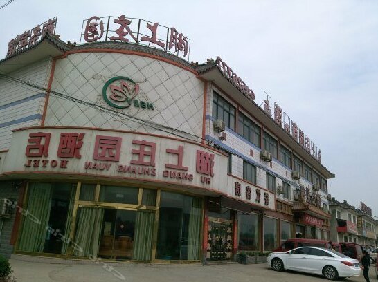 Qufu Lake Manor