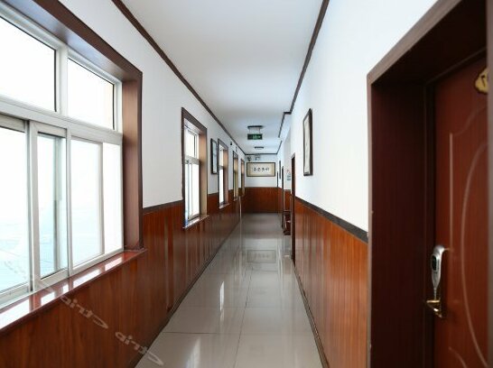 Shuanglong Business Hotel - Photo2