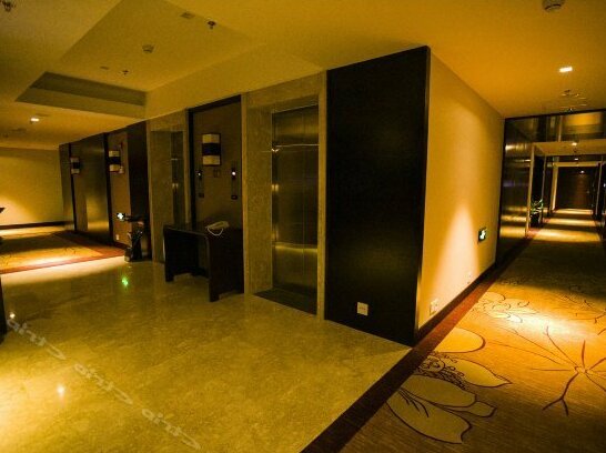 Sunny World Hotel - Photo2