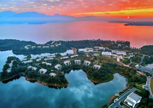 Lushan West Sea Resort Curio Collection by Hilton