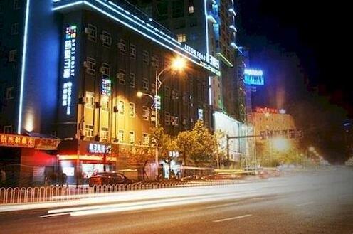 Badi Hotel Kunming North Huancheng Road