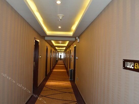 V8 Holiday Hotel - Photo2