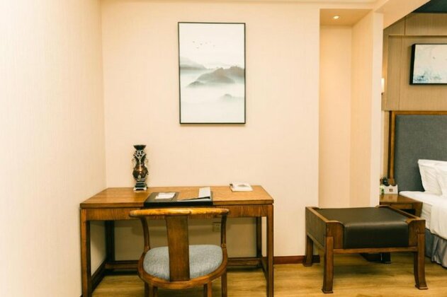 CK Holiday Hotel - Photo4