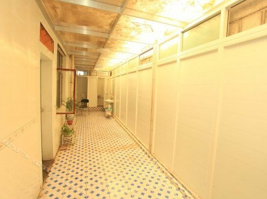 Due West Int'l Youth Hostel - Photo3