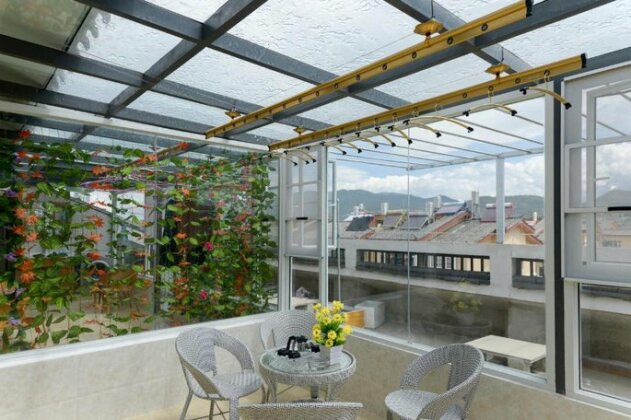 Four Bedroom Apartment with Mountain View - Photo2