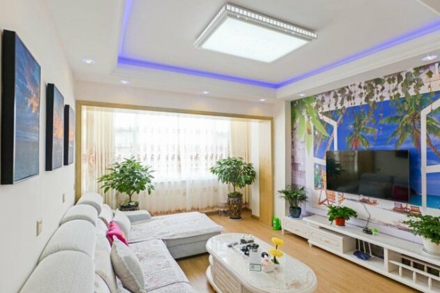 Four Bedroom Apartment with Mountain View - Photo3