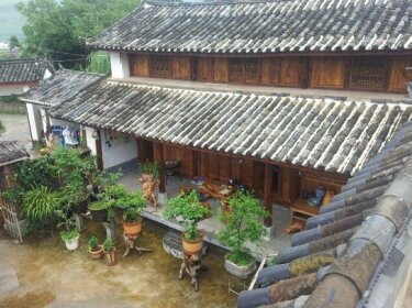 Lijiang Homeland Inn Courtyard 2